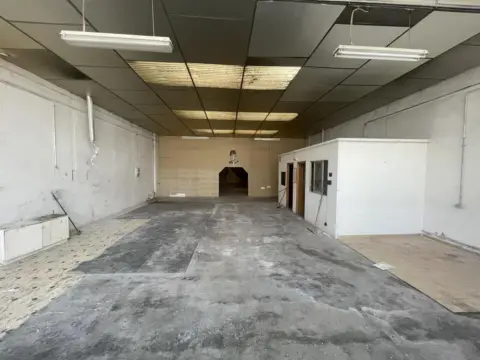 Nave industrial en calle de Antonio Machado