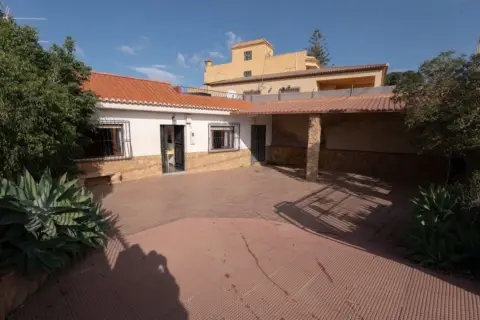 Casa adosada en calle Llano de Vilches, 29