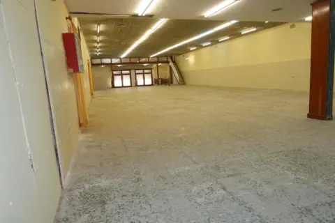 Local comercial en Barrio Peral