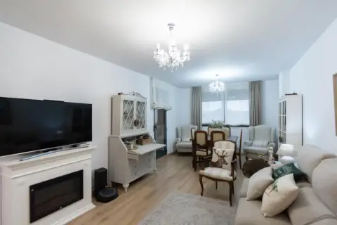 Piso en calle Estrella Sirio, 2