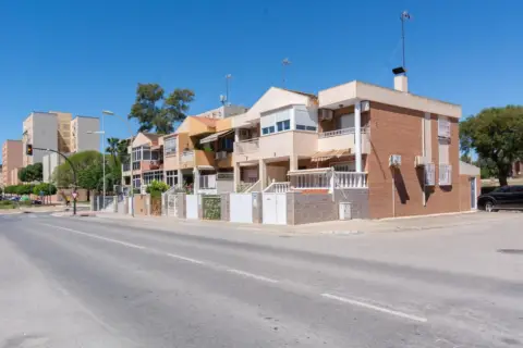 Casa adosada en San Ginés-Virgen de La Caridad