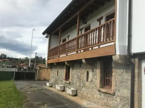 Chalet en calle Barrio Padiernes