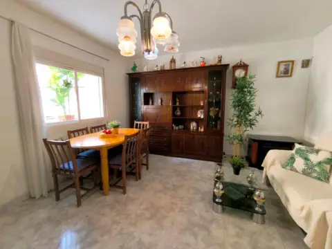 Chalet en calle Azucena