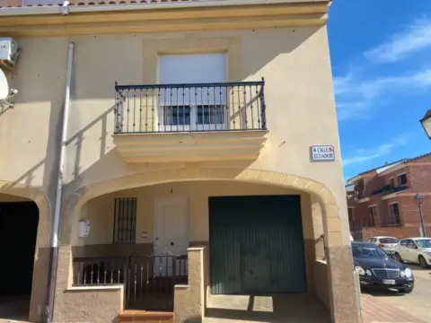 Casa adosada en Montehermoso