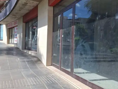 Local comercial en Avenida de Juan Carlos I, 14