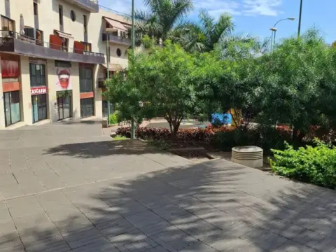 Local comercial en Avenida de Juan Carlos I, 14