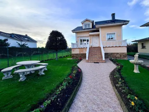 Chalet en calle de Las Camelias, nº 20