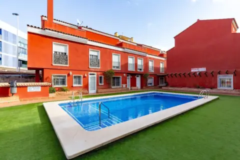 Casa adosada en Zona Norte