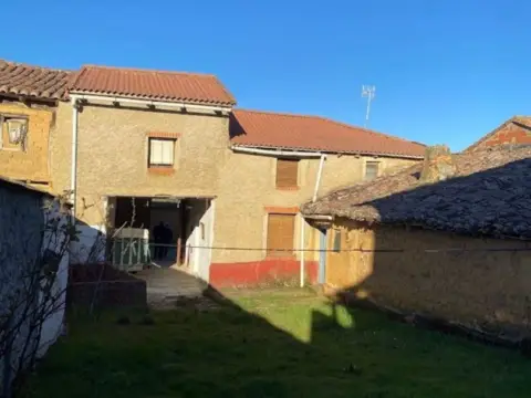 Finca rústica en calle de Arriba, 25