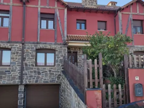 Chalet en calle del Barrio