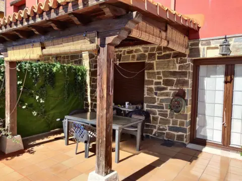 Chalet en calle del Barrio