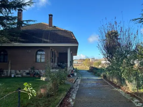 Chalet en La Vega-Oteruelo