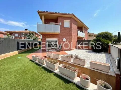 Casa pareada en Carrer Mas de l'Aguiló, 35
