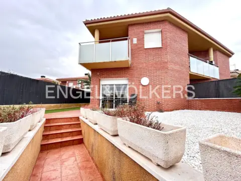 Casa pareada en Carrer Mas de l'Aguiló, 35