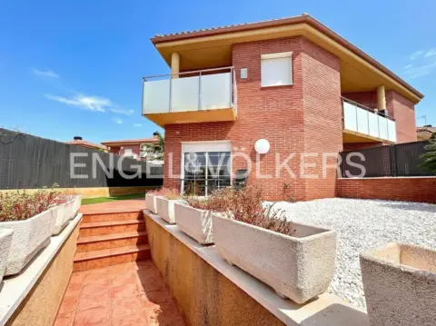 Casa pareada en Carrer Mas de l'Aguiló, 35