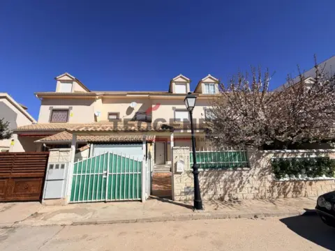 Casa adosada en calle del Belmontejo