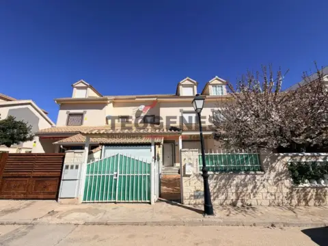 Casa adosada en calle del Belmontejo