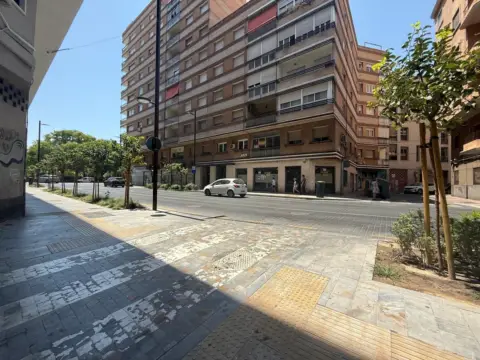 Local comercial en calle Mahonesas