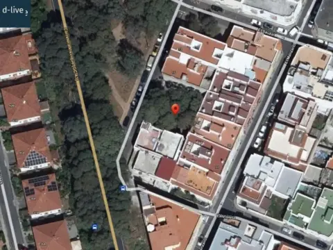 Terreno en calle del Peral