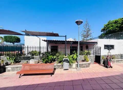 Casa en calle Arq Manuel de La Peña Sua