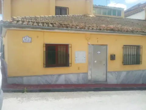 Casa adosada en calle de las Islas Baleares