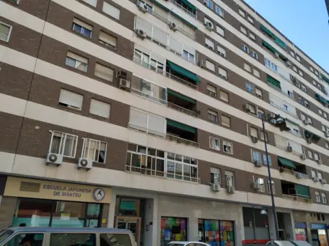 Local comercial en calle Sos del Rey Católico