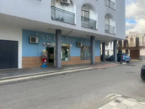 Local comercial en calle de Carmen de Burgos