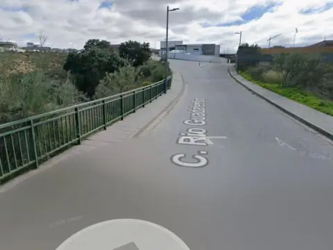 Terreno en calle Río Guadalfeo