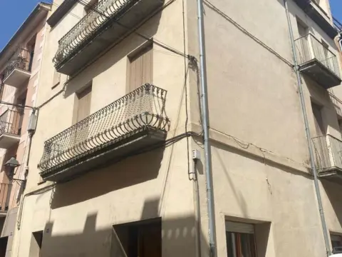 Edificio en Carrer d'Avall