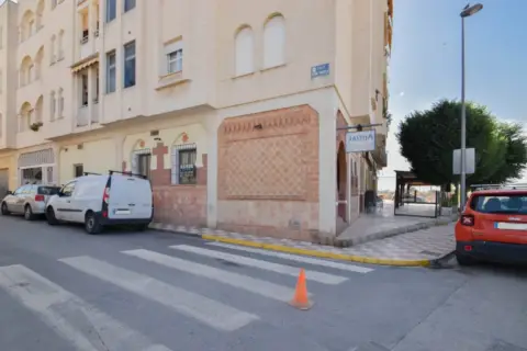 Local comercial en calle de la Reina Fabiola