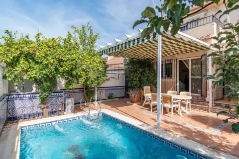 Casa adosada en calle de Tarifa, nº 4