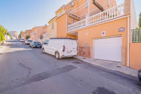 Casa pareada en calle Mozart