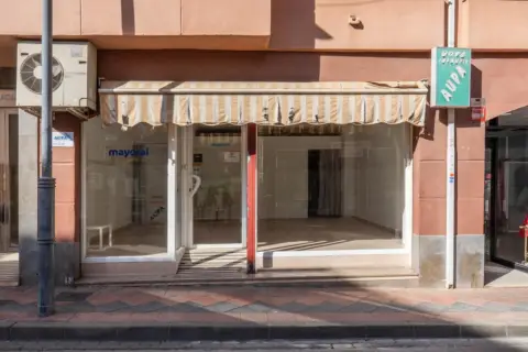 Local comercial en calle Real