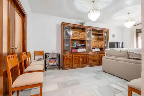 Casa adosada en calle de Eladio Lapresa Molina