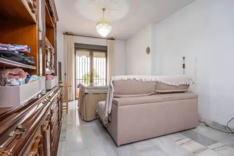 Casa adosada en calle de Eladio Lapresa Molina