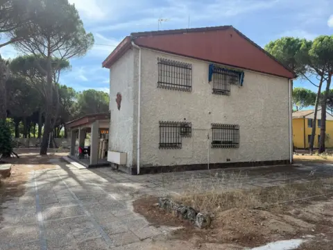 Chalet en calle de los Pinos