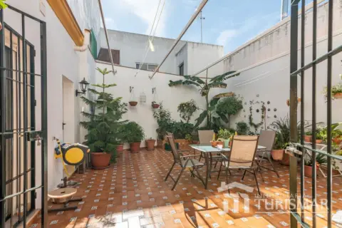 Casa pareada en calle Marte, nº 1