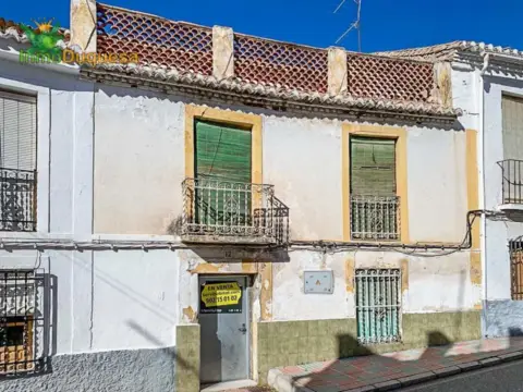 Casa adossada a calle de Granada, 12