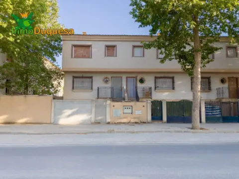 Casa adosada en calle Jaén, 11