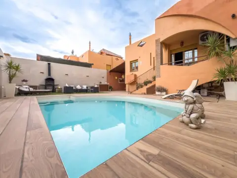 Casa pareada en calle La Rioja, nº 15