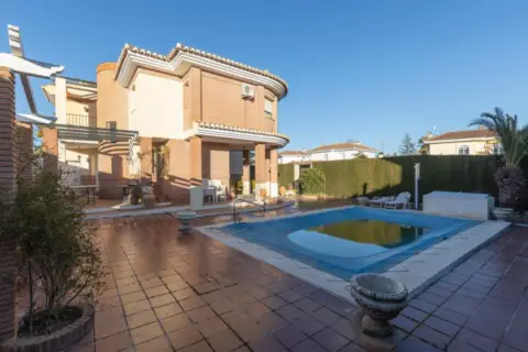 Chalet en Urb. Parque de Cubillas