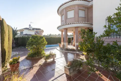 Chalet en Urb. Parque de Cubillas