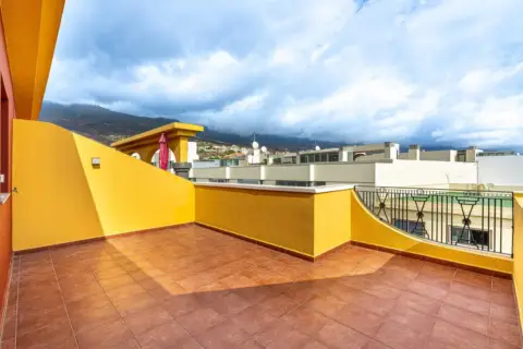 Ático en calle de la Amistad