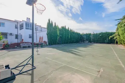 Casa pareada en calle de los Jardines, 13