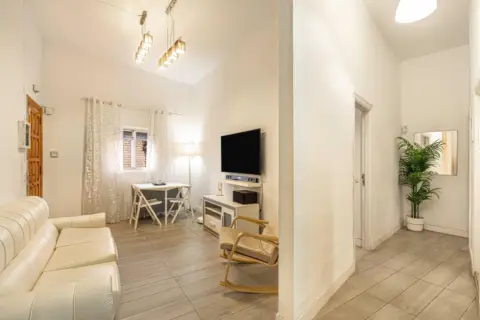 Piso en calle Santo Tomás de Aquino, 28