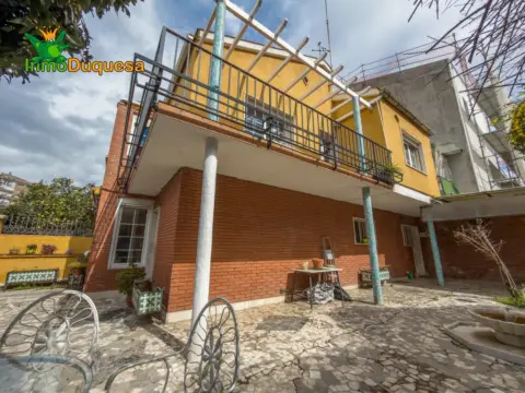 Casa pareada en calle Andrés Segovia, 33