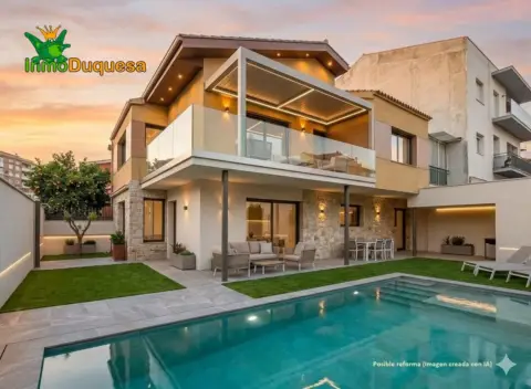 Casa pareada en calle Andrés Segovia, 33