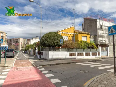 Casa pareada en calle Andrés Segovia, 33
