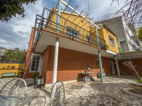 Casa pareada en calle Andrés Segovia, 33
