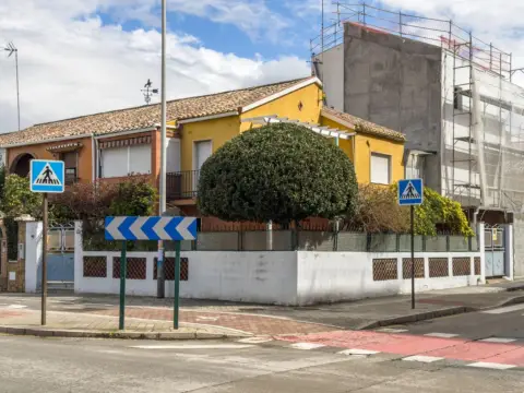 Casa pareada en calle Andrés Segovia, 33